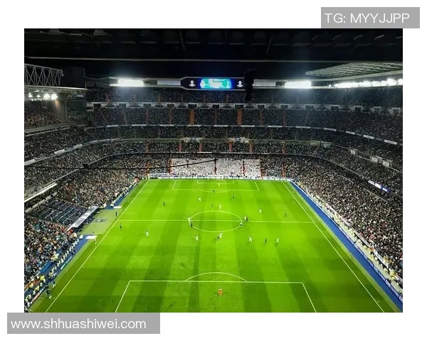 足球传奇巨星风采尽显，征战绿茵场的荣耀与激情！